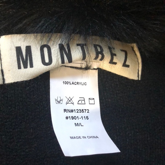 One Only!  Host Pick!!  GORGEOUS Black Faux Fur Trimmed Cape! M L - Picture 2 of 2